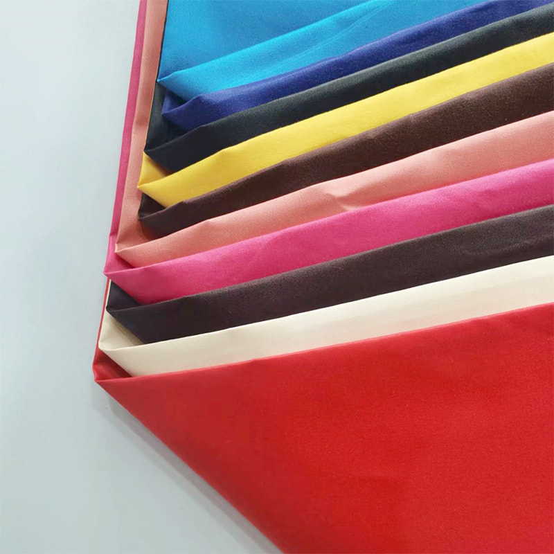 TMIE-08-1-1 70GSM 122CM Košeľový odev Mäkká a lesklá tkanina 100% polyester Materiál farbený leštenou polyesterovou popelínovou tkaninou