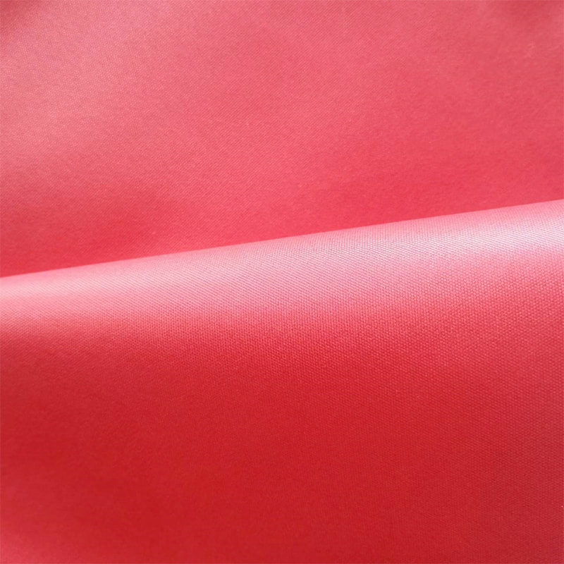 TMIE-08-1-1 70GSM 122CM Košeľový odev Mäkká a lesklá tkanina 100% polyester Materiál farbený leštenou polyesterovou popelínovou tkaninou